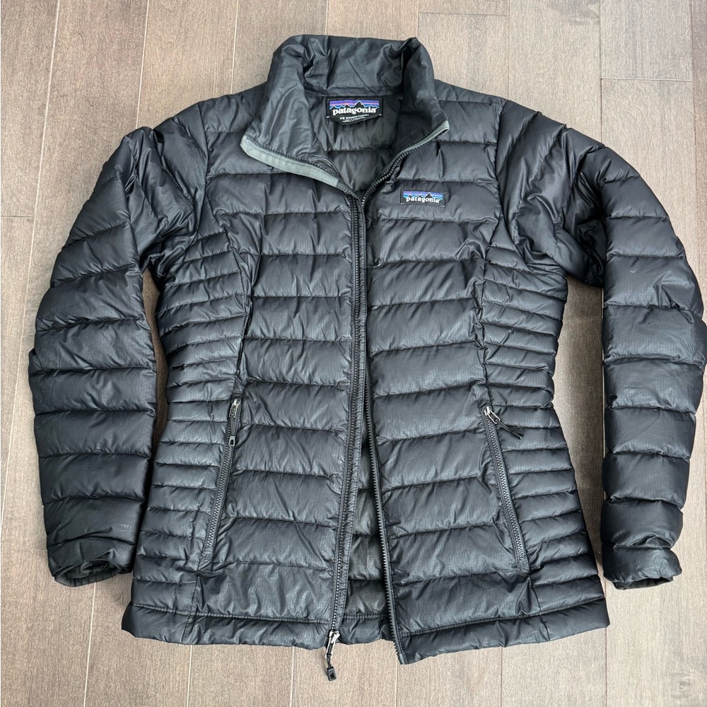 Patagonia down sweater in black - women’s XS